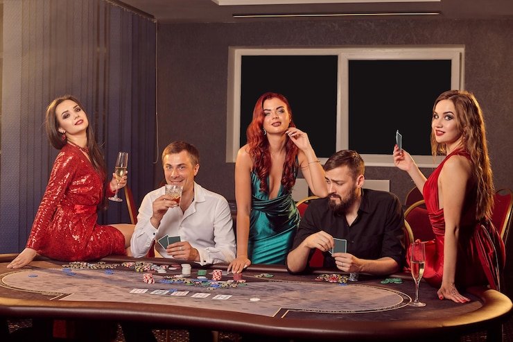 Proses bermain Three Card Poker dengan panel keputusan fold atau call di layar pasal4d
